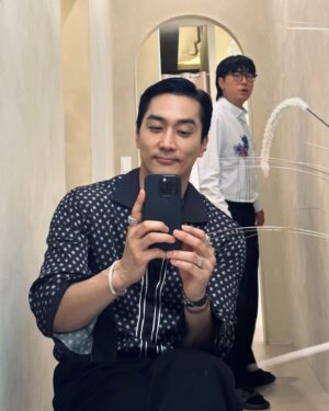 Song Seung-heon Instagram - 🫡🫡🫡

#플레이어2
#player2
#tving 
#tvN
#플레이어2_꾼들의전쟁
#ThePlayer2_MasterofSwindlers

@tvn_drama
@tving.official