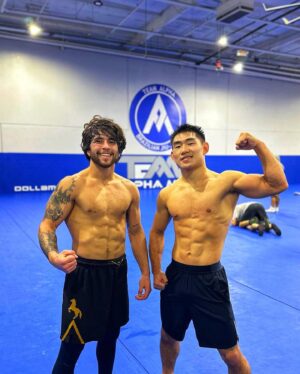 Song Yadong Instagram - Had an awesome training with my bro @elias_anderson 
Five weeks to 打架🤭😎👊