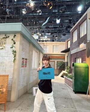 Song Ye-bin Instagram - 두리 맞은 꾸리

#수지맞은우리