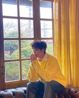 Song Yu-vin Instagram - 😈: 손 먹는 거 아니야 !
🤓: 네..