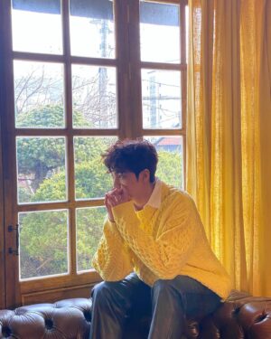 Song Yu-vin Instagram - 😈: 손 먹는 거 아니야 !
🤓: 네..