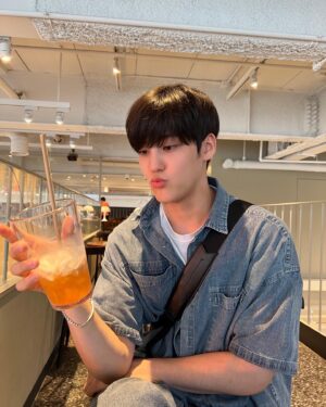 Song Yu-vin Instagram - 자몽허니블랙티🍊