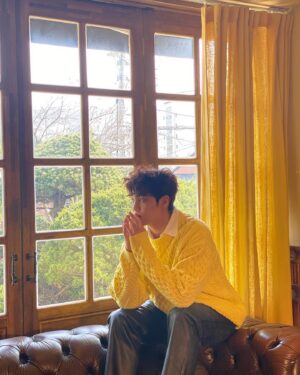 Song Yu-vin Instagram - 😈: 손 먹는 거 아니야 !
🤓: 네..