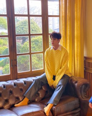 Song Yu-vin Instagram - 😈: 손 먹는 거 아니야 !
🤓: 네..