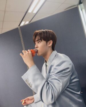 Song Yu-vin Instagram - I love coffee🤓
And you ? 😘