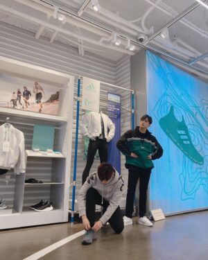 Song Yu-vin Instagram - A D I D A S 👀

모닝 쇼핑

#아디다스홍대브랜드센터
#adidas