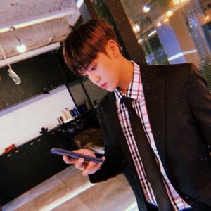 Song Yu-vin Instagram - 👍👍
#뵤뷰#하루를#시작해보자
#Go#Go
#필터는#갬성#충만