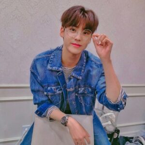 Song Yu-vin Instagram - 청청🐶
#감기조심하세요
#오늘#첫#브이앱
#조금있다가만나용😎
https://m.vlive.tv/video/154114