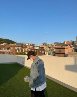 Song Yu-vin Instagram - 내가 힘들 때 나를 안아준 사람들
같이 웃어주고 울어준 사람들
생일 축하해 주신 분들 진심으로 감사합니다 

그리고 축하해 주시고 
귀여운 이벤트 준비하느라 
고생 많았던 우리 미츄들 정말 감사해요 🙏

#birthday