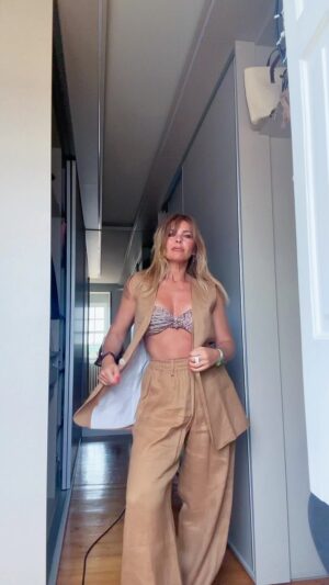 Sónia Araújo Instagram - GRWM ❤️
São adeptas de roupa fluida, confortável e elegante?
Eu cada vez mais 
@markupitalia
