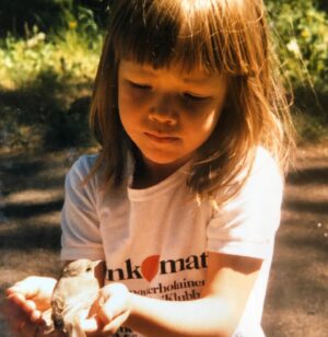 Sonja Kailassaari Instagram - Olisiko vuosi 85? 

Mummona ruokin sitten puluja toreilla! 👵🏼🐦