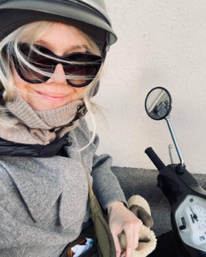 Sonja Kailassaari Instagram - Äntligen 💕

#vespa