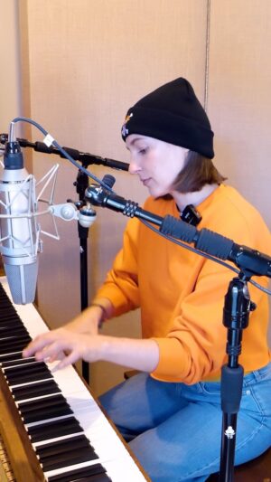 Sonya Belousova Instagram - Breaking Down ZORO’s THEME - Enjoy! 🏴‍☠️🎶

The official @onepiecenetflix soundtrack by Sonya Belousova & Giona Ostinelli is available NOW everywhere: https://netflixmusic.ffm.to/onepiece

#onepiece #onepieceliveaction #onepiecenetflix #luffy #zoro @netflix