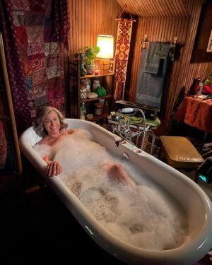 Sonya Walger Instagram - Cos it’s not @forallmankind_ unless Molly’s in the tub… Ep 2 tonight. @appletvplus