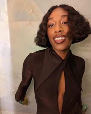 Sophia Brown Instagram - the calm before the @bafta x @britishvogue x @tiffanyandco party!🤎

Hair: @kieronlavine 
Make up: @minnie_mua 
Styling: @aimeecroysdill