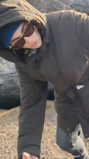 Sophia Capasso Instagram - Come on set with me! I promise there’s method in the madness… 

🎬🌊

BTS from @timetravellingwithmyself