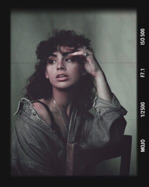 Sophia Capasso Instagram - @jenniescottatthestudio shared a photo of my face.. 
Which was a pleasant reminder, because lockdown’s had me looking more like the second pic for the last 2376 days!! 
#lockdownglow