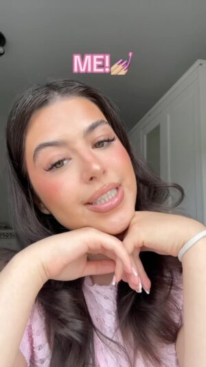 Sophia Grace Brownlee Instagram - girl in the mirror 💅🏼🥰💕🪞🎀 

-

-

-

-

-
#reels#sophiagrace#music#song#singing#singer#girlinthemirror
