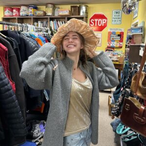 Sophia Mitri Schloss Instagram - 👒,🌅,🎈;🥕,🎳,💗,& 👯‍♀️.