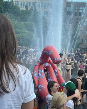 Sophia Wallace Instagram - Queer, feminist utopias co-created in community with @amydeneson @elizabethkoke @housingworks @sydneybaloue @lizliguori @saoun @thehouseofpuff @razorsharp13 @bunnyunderbed @ruzgar.buski @nycdykemarch @nyclgbtsites #dykemarch #nycdykemarch #cliteracy #sophiawallace #clitoridian #popupmonument #lgbtqpride #transinclusivefeminism #sistersnotcisters #nychistory #lgbtcommunity