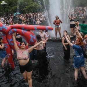 Sophia Wallace Instagram - Dyke March photos by @scoboco Thank you for immortalizing these moments. The un-cropped originals are even more magnificent.