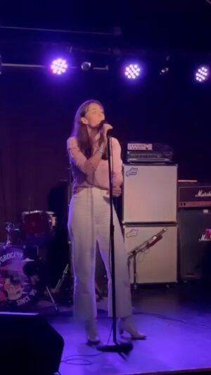Sophie Auster Instagram - A manager once told me a good song should always be able to be stripped down and not rely too heavily on production and resonate acoustically.  I try to live by this when writing. It was fun to strip down some of my songs for @writersblocksongwriters with @_sarahgoldstone_ & @robbiemang

Video by @moon_silver_grace