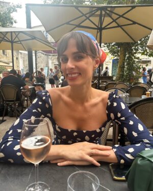 Sophie Auster Instagram - Adieu France. Vous nous avez très bien traités. Merci à notre aimable hôte @maggiebetts pour notre séjour à Paradou. Jusqu'à la prochaine fois! 🇫🇷