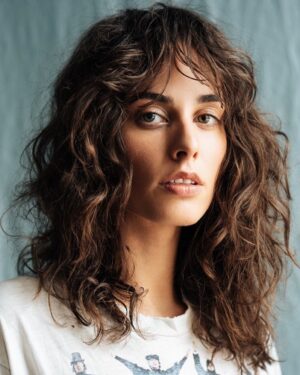 Sophie Auster Instagram - Playing a few new songs tonight for @writersblocksongwriters over at @arlenesgrocery doors at 6:30PM / I’m on at 7:45PM / tickets in my bio 🥂

Photo by @spencerostrander | hair & makeup @hervecb