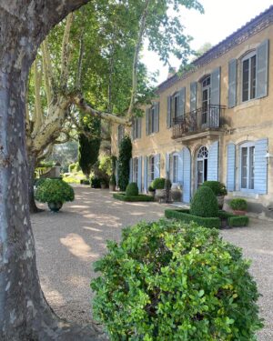 Sophie Auster Instagram - Adieu France. Vous nous avez très bien traités. Merci à notre aimable hôte @maggiebetts pour notre séjour à Paradou. Jusqu'à la prochaine fois! 🇫🇷