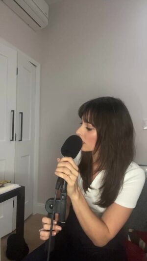 Sophie Auster Instagram - A little live on a rainy Brooklyn Friday. ❤️