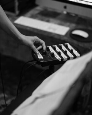 Sophie Auster Instagram - Back in the studio recording new music. #albumcomingsoon @tothebridgenyc @urosh @nickblockmusic @spencerostrander