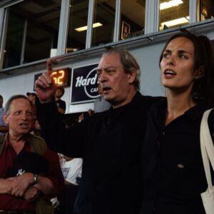 Sophie Auster Instagram - Enjoys a baseball game @mets @yankees #subwayseries @spencerostrander