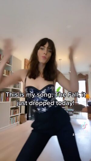 Sophie Auster Instagram - No one said I was a dancer, but I sure would like to see you guys dance to my new song The Fall. I was inspired to write this song by the great Candi Staton while sitting alone in my childhood bedroom dreaming of going out and dancing under a disco ball. Stream and download it today and I’ll see my New Yorkers tonight @neuehouse 💕
