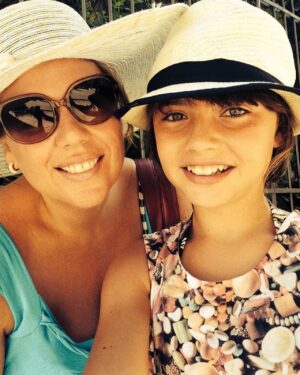 Sophie Bouquet Instagram - Zonder jou geen ik. 
Fijne verjaardag mama 
I love you very very  much. <3