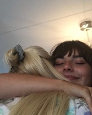 Sophie Bouquet Instagram - Zonder jou was ik al lang gek geworden 
Puurste, warmste en meest oprechte 
Gefeliciteerd lief vriendinnetje 
Ik hou van jou @noa_molevelt ❤️.