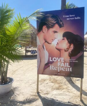 Sophie Bouquet Instagram - Ik vertolk de rol van Sofia du Monde in Love Fail Repeat 
31 oktober in de bioscoop :)