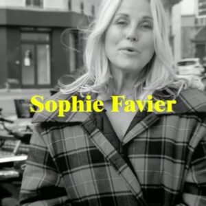 Sophie Favier Instagram - Coucou vous, Je vous espère en forme à la maison..
Soyez Sage mais Pas Trop vient vous  divertir.
Je suis heureuse  de  partager mes coups de cœur dans ces moments inédits,  complètement incroyables que nous vivons.
J’espère que vous aimerez,  n’hésiterez pas à likez,commentez,partagez.
Et en attendant, soyons  sage, mais pas trop, mais chez vous ! Soyez prudent(e)s. 
Merci à Steven Baconnais pour le générique
#stayhome #restezalamaison #confinement #covid19 #coronavirus