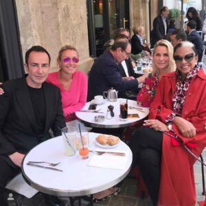 Sophie Favier Instagram - Merci @clairedurocdanner pour ce si charmant déjeuner, en compagnie de belles personnes @bethylagardere @michaelcostefr au @levillage_paris8 💖 Happy day.