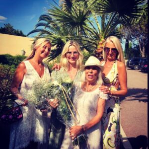 Sophie Favier Instagram - Merci mes petites chéries adorées 🌸🌸🌸@sophiedcht 🌸 @isabelledcht🌸