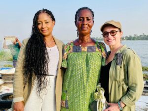 Sophie Jovillard Instagram - Gardez les yeux grands ouverts sur le monde dans nos @echappees_belles !  Cap sur la Côte d’Ivoire 🇨🇮 samedi soir à partir de 21h sur #france5 !  @cheffepriscagilbert @bo_travail #voyage #decouverte #escape #afrique #cotedivoire #luckyme #faitesdebeauxvoyages #tvshow @france.tv @francetelevisions #team