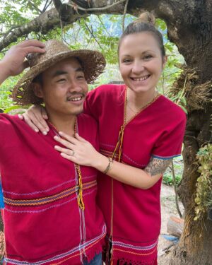 Sophie Jovillard Instagram - Fière, heureuse et impatiente de vous retrouver samedi soir à partir de 21h sur @france5 pour ouvrir cette 18em saison @echappees_belles avec un voyage inédit en Thaïlande 🇹🇭. @bo_travail @mathailande #thailand #voyage #decouverte #tv #beautiful #escape #faitesdebeauxvoyages #dreamteam #luckyme #viensjetemmène