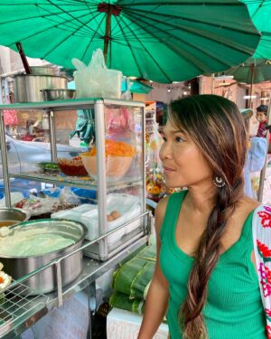 Sophie Jovillard Instagram - Fière, heureuse et impatiente de vous retrouver samedi soir à partir de 21h sur @france5 pour ouvrir cette 18em saison @echappees_belles avec un voyage inédit en Thaïlande 🇹🇭. @bo_travail @mathailande #thailand #voyage #decouverte #tv #beautiful #escape #faitesdebeauxvoyages #dreamteam #luckyme #viensjetemmène