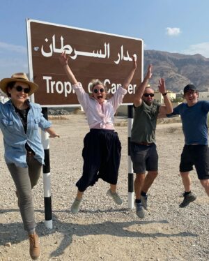 Sophie Jovillard Instagram - Impatiente de vous retrouver ce soir pour des @echappees_belles omanaises 🇴🇲 

À voir ou revoir à partir de 22h30 sur #france5 📺

Juste après les @echappees_belles de @jeromepitorinoff en Charente 🚐. #voyage #faitesdebeauxvoyages @bo_travail #decouverte #luckyme #travel #beautiful #escape #nevergiveup