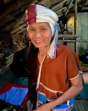 Sophie Jovillard Instagram - Fière, heureuse et impatiente de vous retrouver samedi soir à partir de 21h sur @france5 pour ouvrir cette 18em saison @echappees_belles avec un voyage inédit en Thaïlande 🇹🇭. @bo_travail @mathailande #thailand #voyage #decouverte #tv #beautiful #escape #faitesdebeauxvoyages #dreamteam #luckyme #viensjetemmène