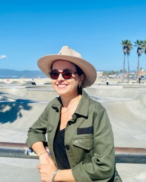 Sophie Jovillard Instagram - Because i’m happy !  Bienvenue en Californie en bonne cie ☀️! Rendez-vous samedi soir sur #france5 📺. @francetelevisions  @france.tv  @echappees_belles  @bo_travail  #californie @visitcalifornia #voyage @laurieencalifornie #americandream #travel #tv #escape