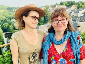Sophie Jovillard Instagram - C’est quand le bonheur ?  C’est ce soir sur #france5 avec nos @echappees_belles en Corrèze 🫶🏻. Viens à la rencontre de Laurence, Antoine , Nathalie , Corentin , Albane , Stéphane et tous les autres …corréziens de cœur ou d’adoption 🫶🏻. Rien n’est possible sans la dream team @bo_travail qui rend tous ces moments exceptionnels possibles 🙏🏻. #correze #villages #plusbeauxvillagesdefrance #magnifiquefrance @francetelevisions #tv @tourismecorreze #voyage #decouverte #faitesdebeauxvoyages #rencontres #mercilavie #bonheur