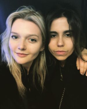 Sophie Kennedy Clark Instagram - Hubble bubble double trouble. Yes sir I can boogie if you play our favourite song @laurenrucha #galpals #yinyang #festiveshenanigans #baccara 👯‍♀️