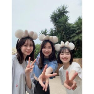 Sora Tamaki Instagram - .

『#最高の教師』でご一緒した2人と
ディズニーに行ってきました🐭

久しぶりだったけど、
たくさん話せて楽しかったです♡

#茅島みずき さん
#田鍋梨々花 さん
#田牧そら