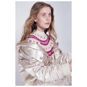Sorcha Groundsell Instagram - “Yes of course I know how to ski...”
I don’t know how to ski but I’m always down for looking into the middle distance while wearing beautiful @chanelofficial knitwear. Thank you to @wonderland for making me feel sporty and letting me talk incessantly about French cinema. ❄️
#coconeige