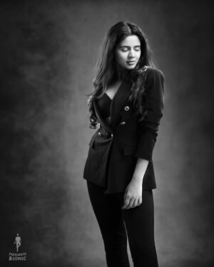 Soundariya Nanjundan Instagram - Ms. Marvel😅❤️🔥 shot by @prashanth_bionic with beautiful @soundariya_nanjundan at the Bionic Studio, Chennai. 

For Shoots, DM/ Email us #BIONICPHOTOGRAPHY 
.
Mua @harisri_official_
.
#modelshoot #weddinginspiration  #telugubride  #indianwedding #indianbride #bridesofinstagram  #chennaiinfluencer #indianphotography  #weddingphotography #tamilwedding #couplesgoals #couplephotography #chennai